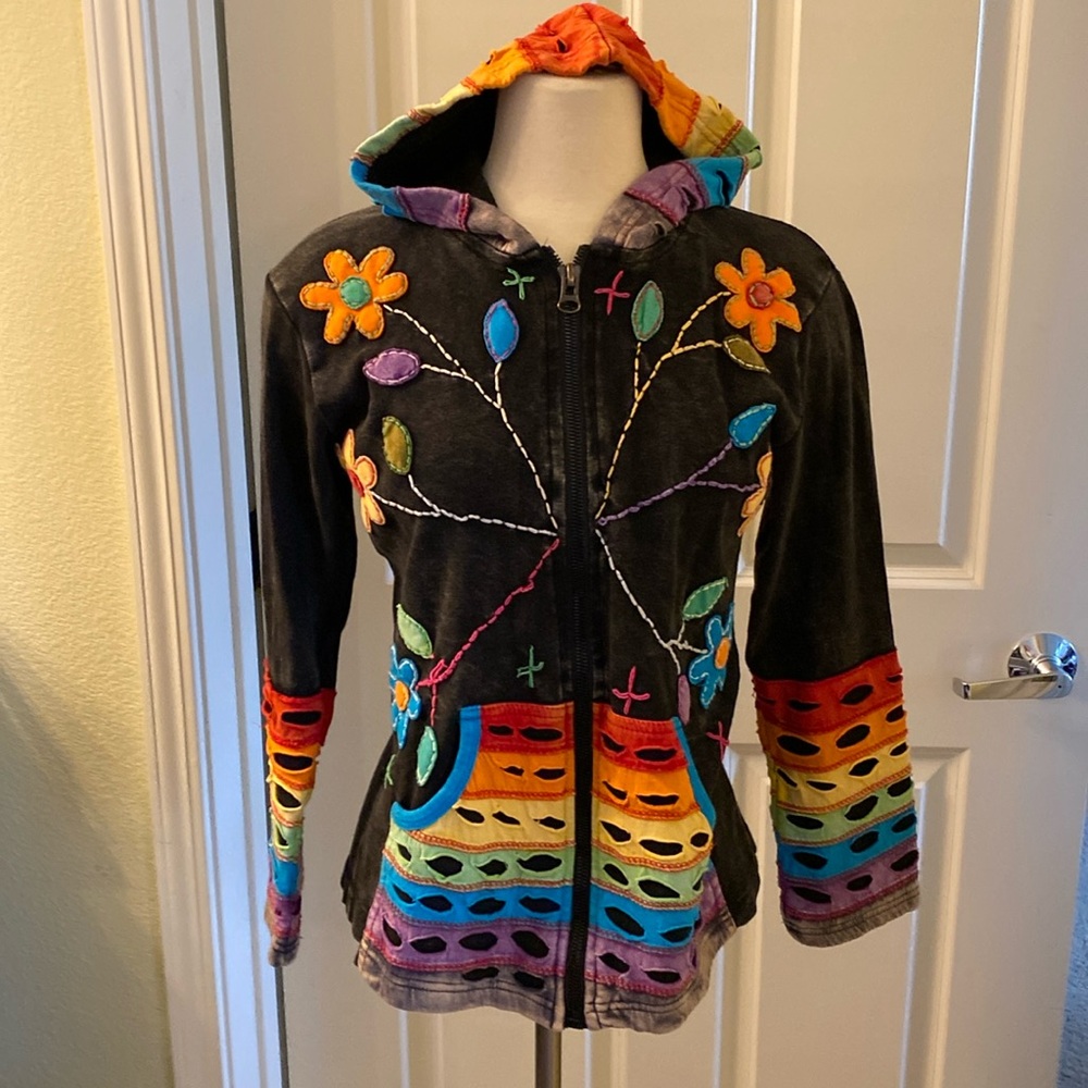Rising international size medium black with stitched, flowering hoodie, rainbow